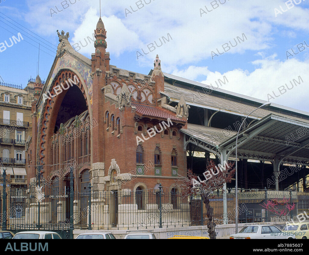 FRANCISCO MORA BERENGUER (1875-1961). FACHADA EXTERIOR DEL MERCADO DE COLON - MODERNISMO ESPAÑOL - 1916 - FOTO AÑOS 80 -.
