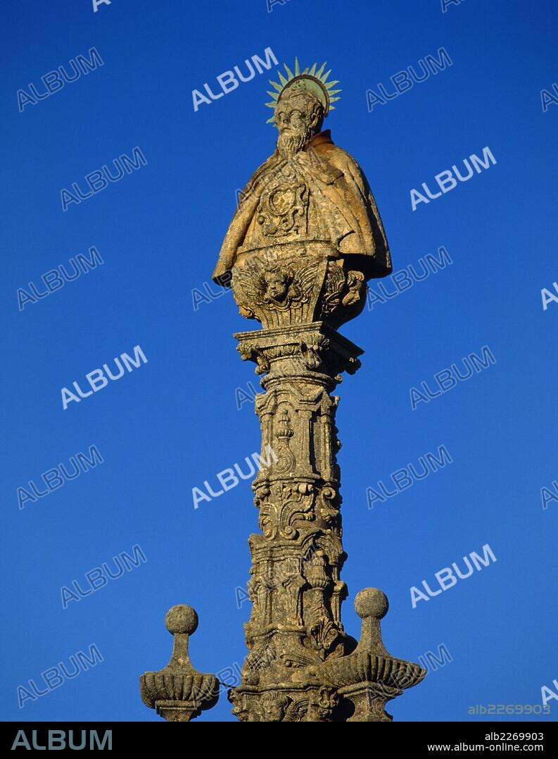 Columna de San Saturio, patrón de Soria. De estilo churrigueresco, obra de Juan Antonio Miguel. Está situada frente a la Ermita de Nuestra Señora del Mirón. SORIA. Castilla-León. España.
