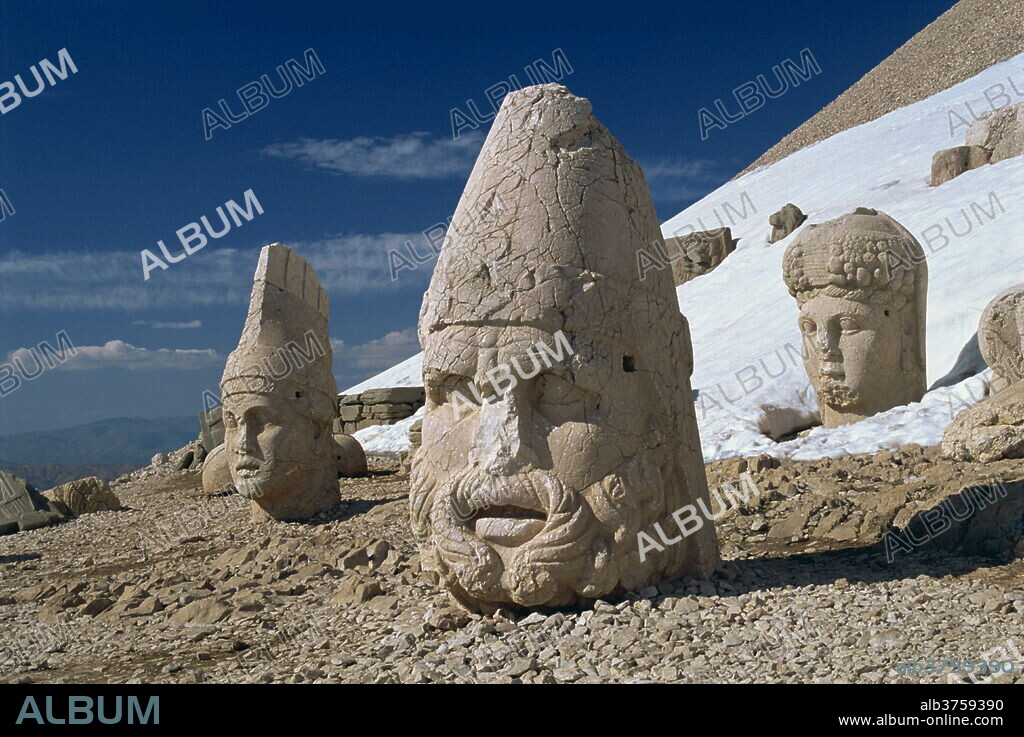 Statue heads of Zeus, Antiochos and Tyche, west terrace at Nemrut Dag, UNESCO World Heritage Site, Anatolia, Turkey, Asia Minor, Eurasia.