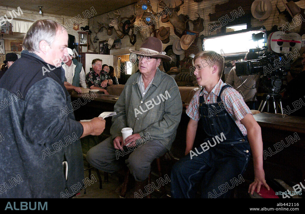 HALEY JOEL OSMENT, MICHAEL CAINE y TIM MC CANLIES en EL SECRETO DE LOS MCCANN, 2003 (SECONDHAND LIONS), dirigida por TIM MC CANLIES. Copyright NEW LINE PRODUCTIONS / REDIN, VAN.