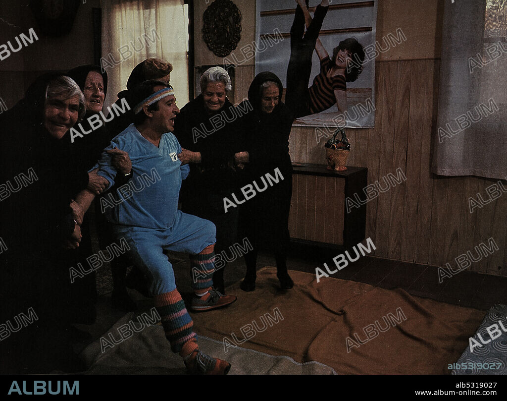 FERNANDO ESTESO en EL CURA YA TIENE HIJO, 1984, dirigida por MARIANO OZORES. Copyright IZARO FILMS.