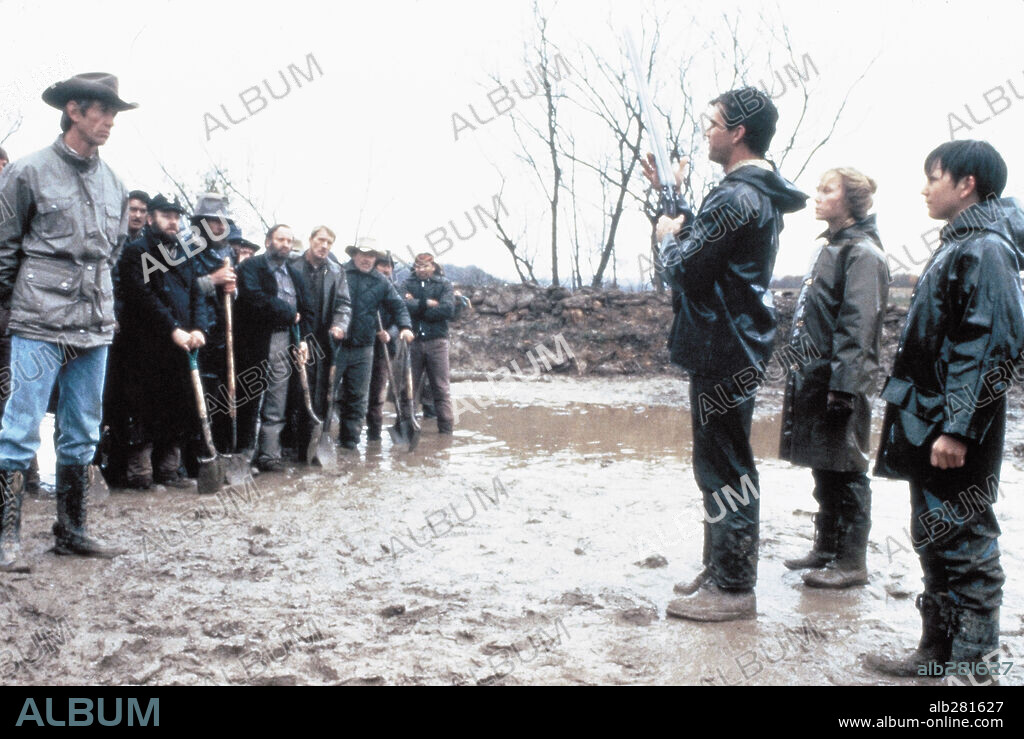 MEL GIBSON, SCOTT GLENN y SISSY SPACEK en CUANDO EL RÍO CRECE, 1984 (THE RIVER), dirigida por MARK RYDELL. Copyright UNIVERSAL PICTURES.