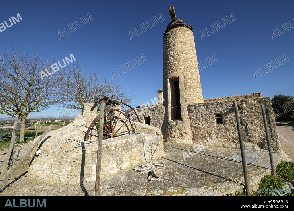 molino harinero y noria de Toninaina Serena, Montuïri, Es Pla, Mallorca, balearic islands, Spain.