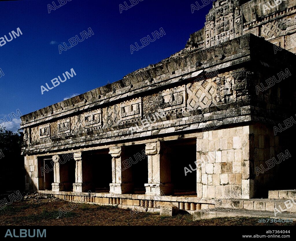 CUADRANGULO MONJAS - PORTICO DEL TEMPLO DE PONIENTE - ARQUITECTURA MAYA.