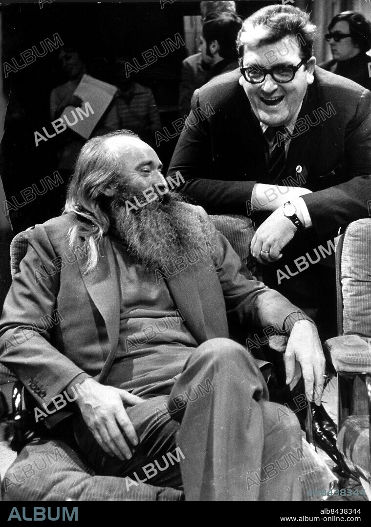 Simon Spies hos Lasse Holmqvist i TV-programmet På parkett. Simon Spies direktör Danmark sit 1971. Lasse Holmqvist journalist sit 1971. (c) Torbjörn Carlson / Sydsvenskan / IBL.