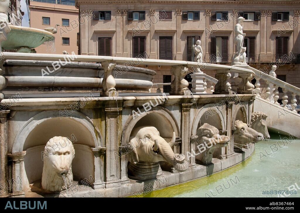 Italy: The 16th century Praetorian Fountain (Fontana Pretoria), Piazza Pretoria, Palermo, Sicily. The Praetorian Fountain is located in the heart of the historic centre of Palermo and represents the most important landmark of Piazza Pretoria. The fountain was originally built by Francesco Camilliani (1530 - 1586), a Tuscan sculptor, in the city of Florence in 1554, but was transferred to Palermo in 1574.