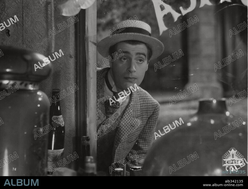 ANTONIO CASAL en EL FANTASMA Y DOÑA JUANITA, 1945, dirigida por RAFAEL GIL. Copyright CIFESA.