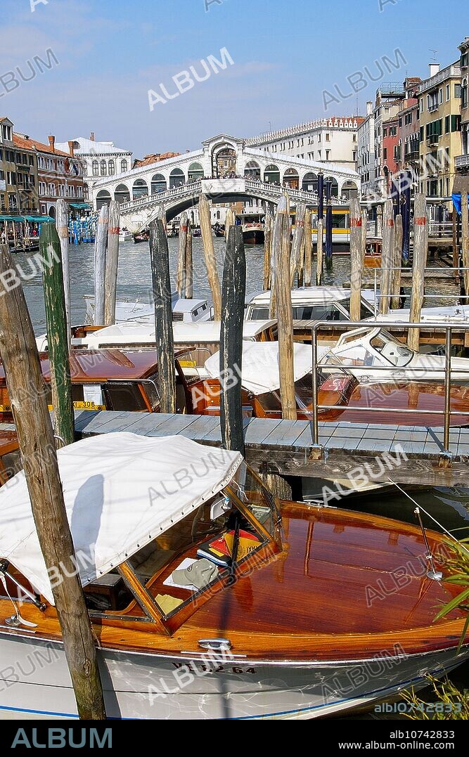Rialto Bridge on Grand Canal. Venice. Veneto, Italy.