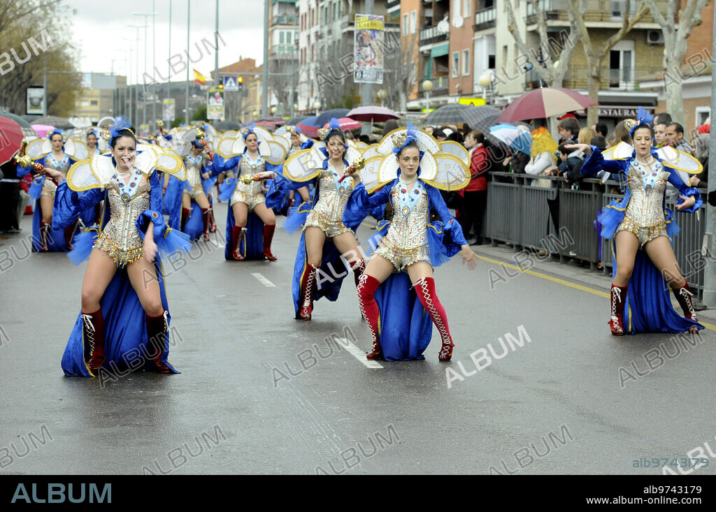 ARCHDC toledo 01-03-14 Desfile de Carnaval. Comparsa Huries Las Joyas de la Corte Británica de Quintanar de la Orden Foto: Luna Revenga.