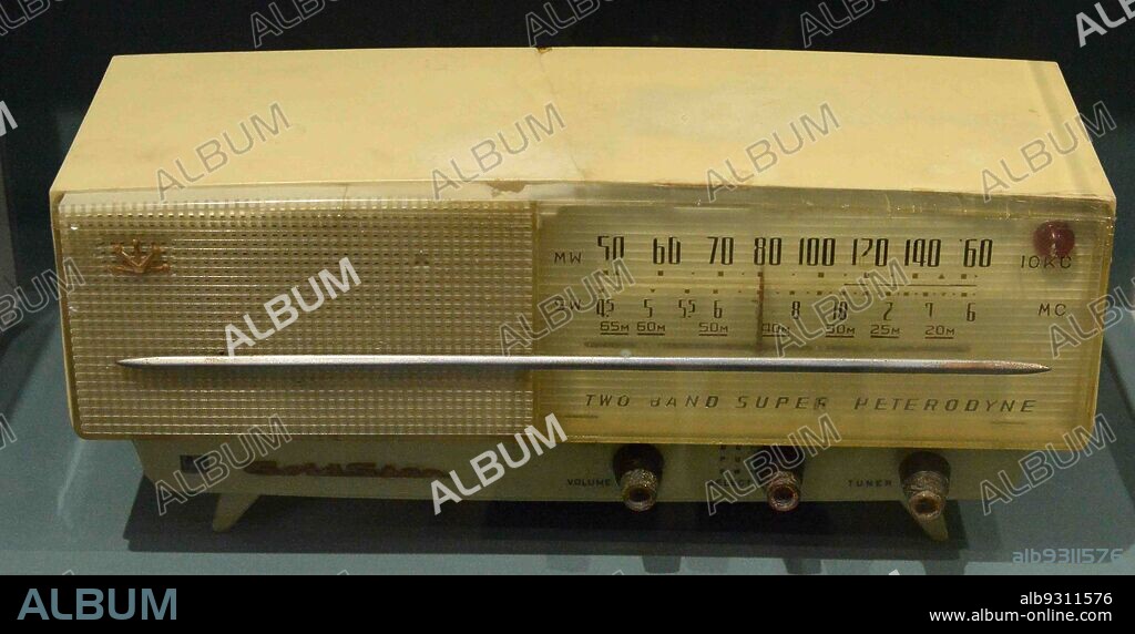 ROK: Korea's first radio Goldstar A-501, 1959. It played an important role in the development of the electronics industry, such as designing electronic circuits and accumulating technology.