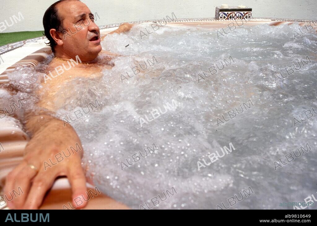 Marbella, junio de 1991. Jesús Gil, alcalde de Marbella y presidente del Atlético de Madrid, en el jacuzzi de su residencia marbellí.