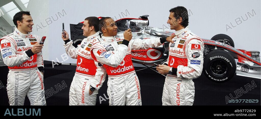 Mikel Ponce.....Valencia......15-01-07........El Team Vodafone Mclaren
Mercedes, ha presentado su nuevo coche y A sus Nuevos Pilotos, para
afrontar el campeonato de Formula 1 de 2007.Archdc.