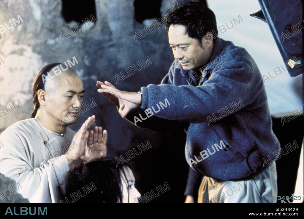 ANG LEE y CHOW YUN-FAT en TIGRE Y DRAGÓN, 2000 (WO HU CANG LONG), dirigida por ANG LEE. Copyright COLUMBIA TRI STAR.