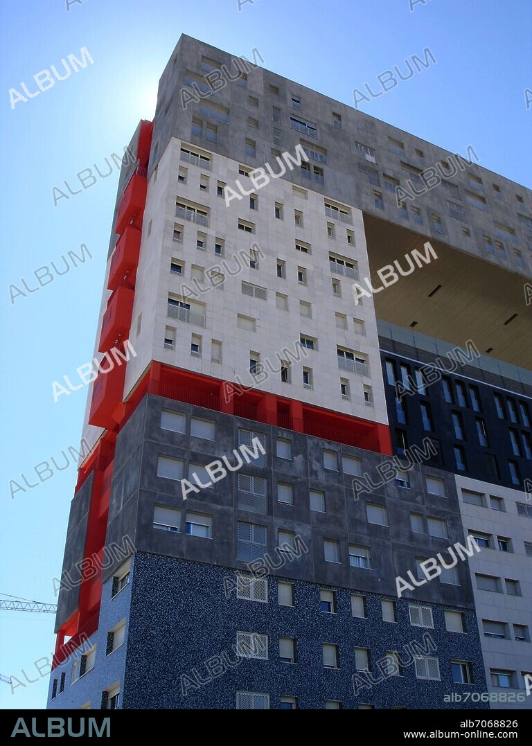 BLANCA LLEO FERNANDEZ (1959-) Y ESTUDIO MVRDV. EDIFICIO MIRADOR EN SANCHINARRO - 2004.