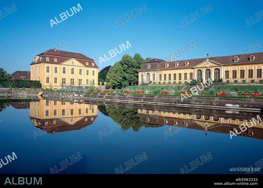 Großsedlitz (Gem. Heidenau, Sachsen), Barockgarten (erste Anlage 1719-23 für Graf Wackerbarth; Erweiterungen ab 1723 für August den Starken). - Friedrichsschlösschen (Neubau 1872/74). und Obere Orangerie (erbaut 1721/22; Arch.: Johann Christoph Knöffel). Foto (Florian Monheim).