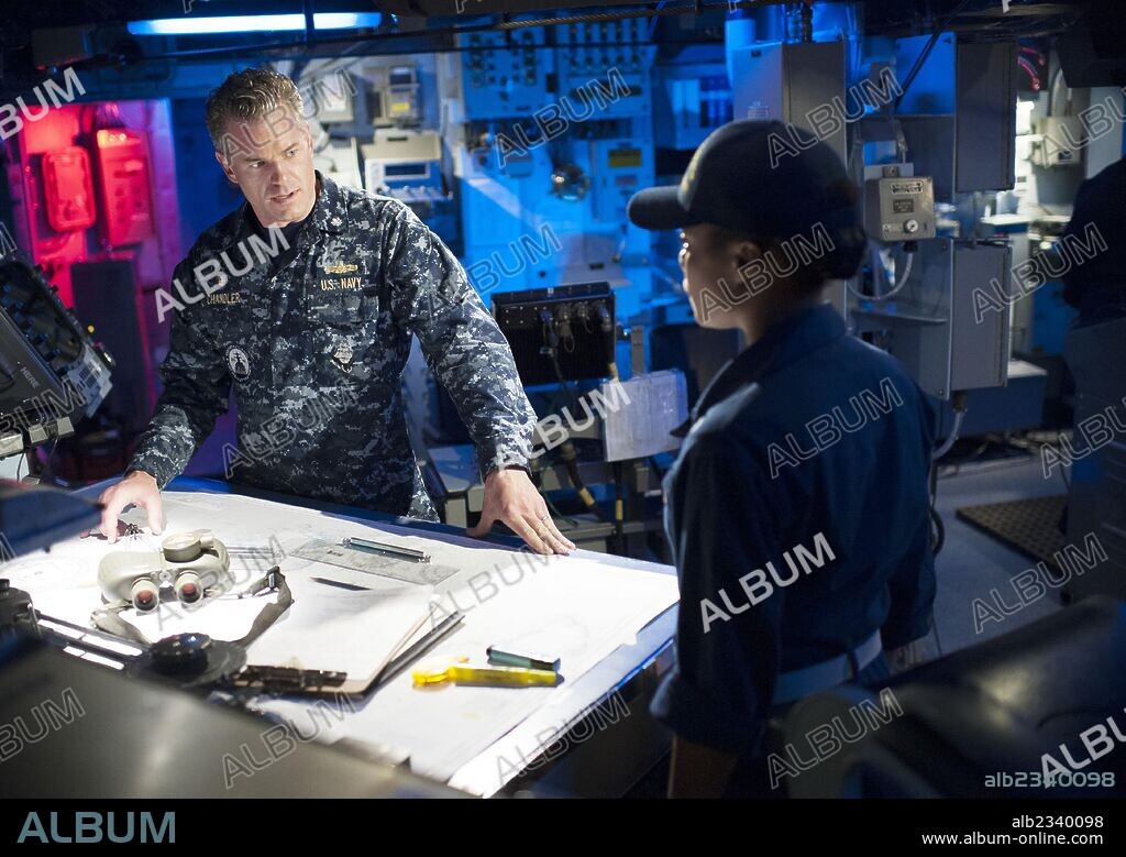 CHRISTINA ELMORE and ERIC DANE in THE LAST SHIP, 2014. Copyright PLATINUM DUNES.