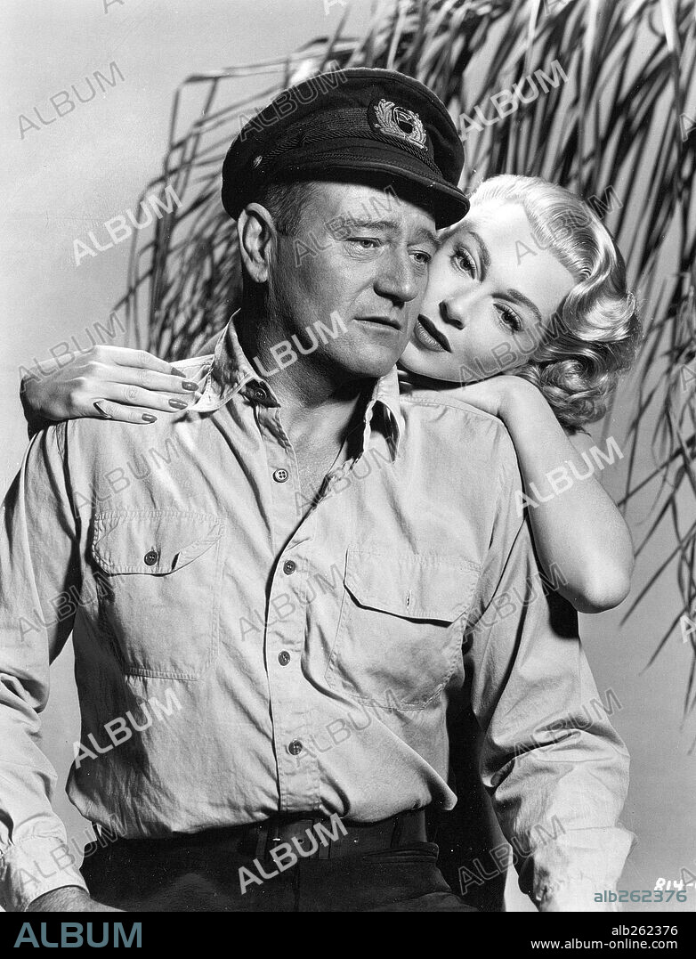 JOHN WAYNE y LANA TURNER en EL ZORRO DE LOS OCÉANOS, 1955 (THE SEA CHASE), dirigida por JOHN FARROW. Copyright WARNER BROTHERS.