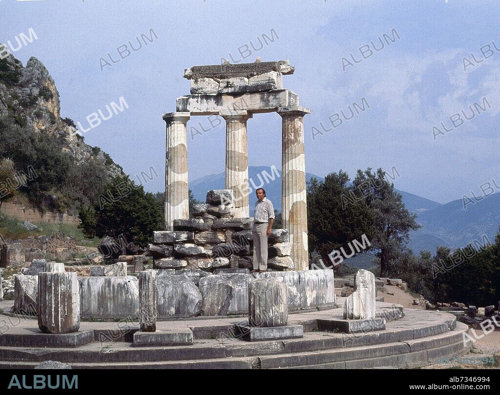 TEODORO DE FOCEA (HACIA EL 350). THOLOS DE ATENEA PRONAIA EN DELFOS CONSTRUIDO EN EL AÑO 350 AC.