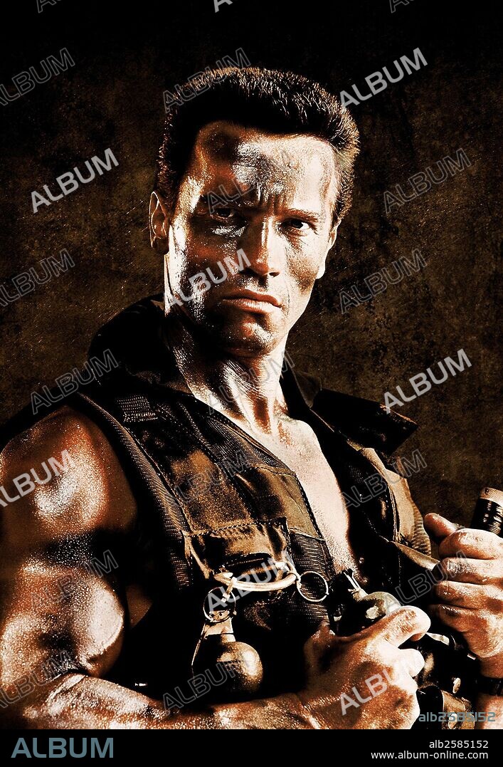ARNOLD SCHWARZENEGGER in COMMANDO, 1985, directed by MARK L. LESTER. Copyright 20TH CENTURY FOX.