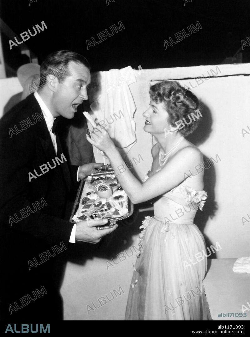 JAMES STEWART and JOAN FONTAINE in YOU GOTTA STAY HAPPY, 1948, directed by H. C. POTTER. Copyright UNIVERSAL PICTURES.