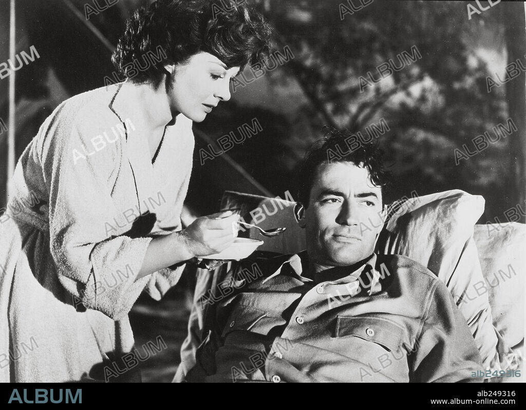 GREGORY PECK y SUSAN HAYWARD en LAS NIEVES DEL KILIMANJARO, 1952 (THE SNOWS OF KILIMANJARO), dirigida por HENRY KING. Copyright 20TH CENTURY FOX.