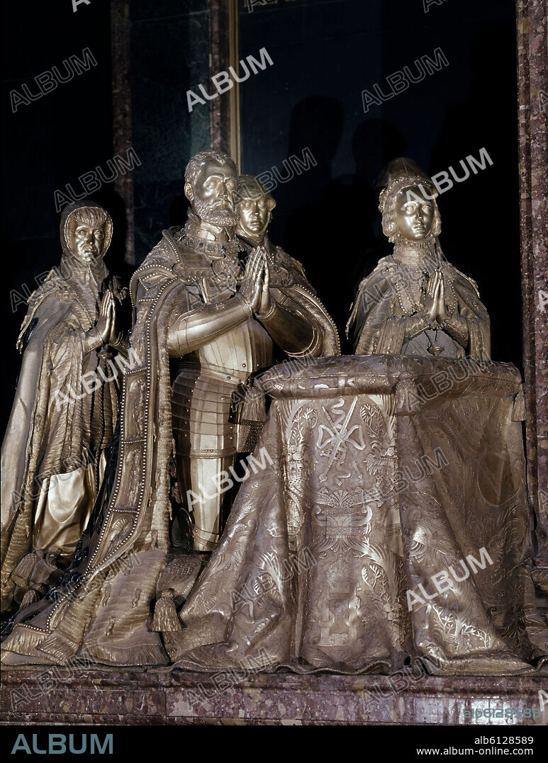 POMPEO LEONI (1533-1608). GRUPO ESCULTORICO DE CARLOS V Y SU FAMILIA ORANDO - BRONCE SOBREDORADO - 1590.