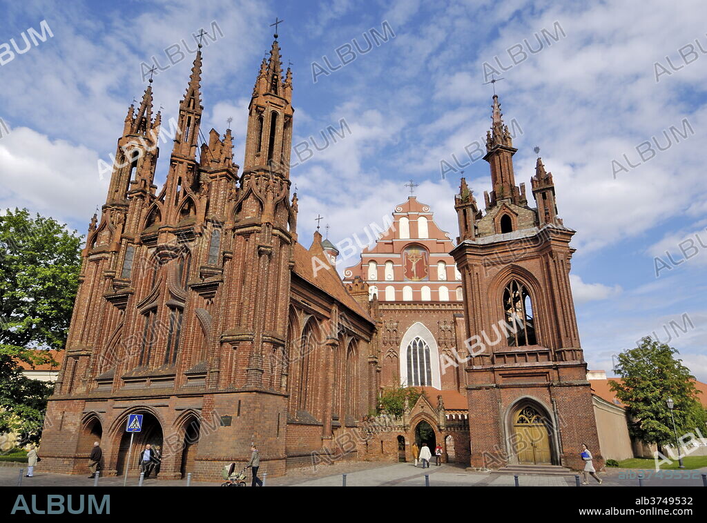 St. Anne's and Bernardine churches, Vilnius, UNESCO World Heritage Site, Lithuania, Baltic States, Europe.