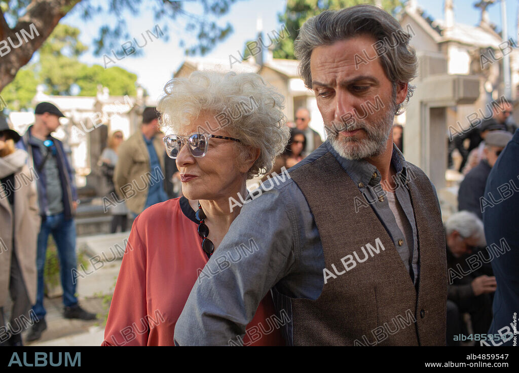 ERNESTO ALTERIO y MAGUI MIRA en UN MUNDO NORMAL, 2020, dirigida por ACHERO MAÑAS. Copyright CREA SGR/LAST WILL/TORNASOL FILMS/VORAMAR FILMS / TRILLO, MANUEL.