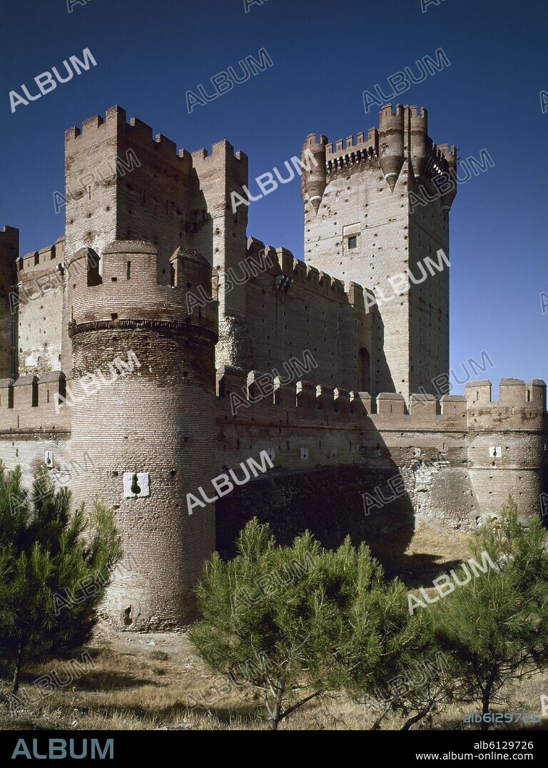 TORRE DE HOMENAJE DEL CASTILLO DE LA MOTA CONSTRUIDO EN EL SIGLO XV - FOTO AÑOS 60.