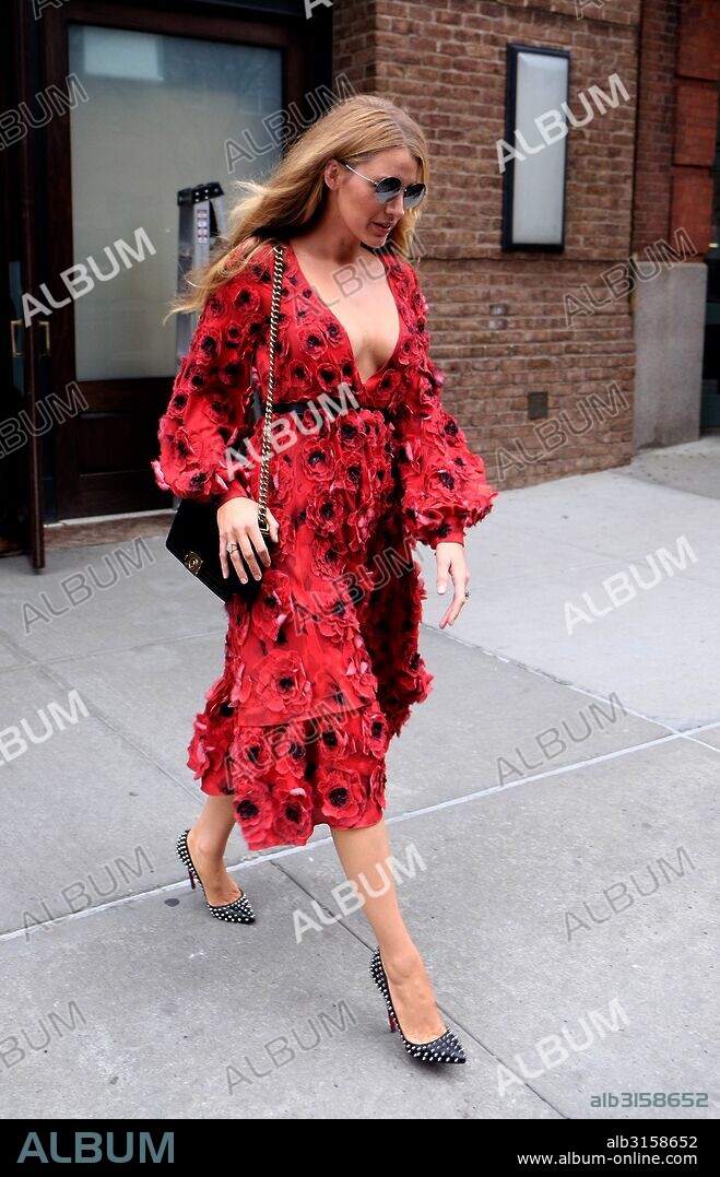 Feb. 17, 2016 - New York City, NY, USA - Actress Blake Lively leaves a downtown hotel on February 17 2016 in New York City. 17/02/2016