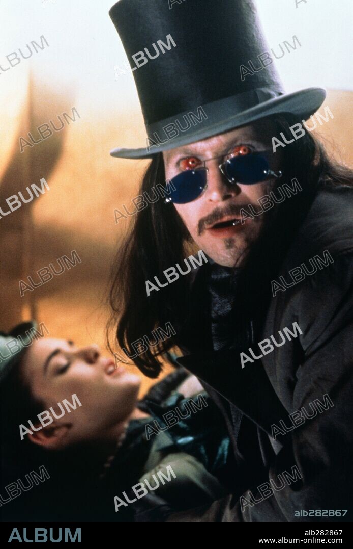 GARY OLDMAN in DRACULA, 1992, directed by FRANCIS FORD COPPOLA. Copyright COLUMBIA PICTURES / NELSON, RALPH.