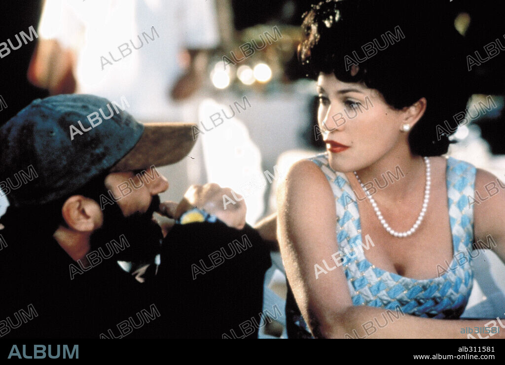ANTONIO BANDERAS y MELANIE GRIFFITH en LOCOS EN ALABAMA, 1999 (CRAZY IN ALABAMA), dirigida por ANTONIO BANDERAS. Copyright COLUMBIA TRI STAR.