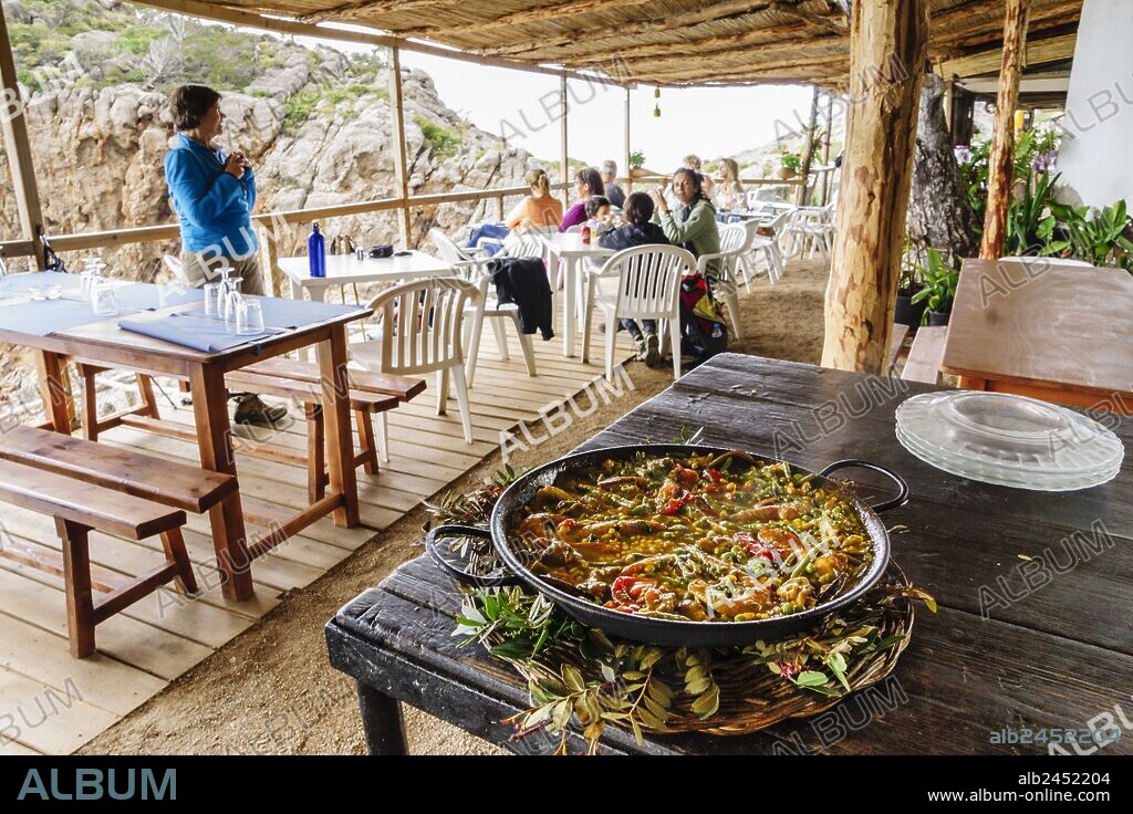 paella mallorquina,restaurante de Sa Foradada, Valldemossa, Parque natural de la Sierra de Tramuntana,Mallorca,Islas Baleares,Spain.