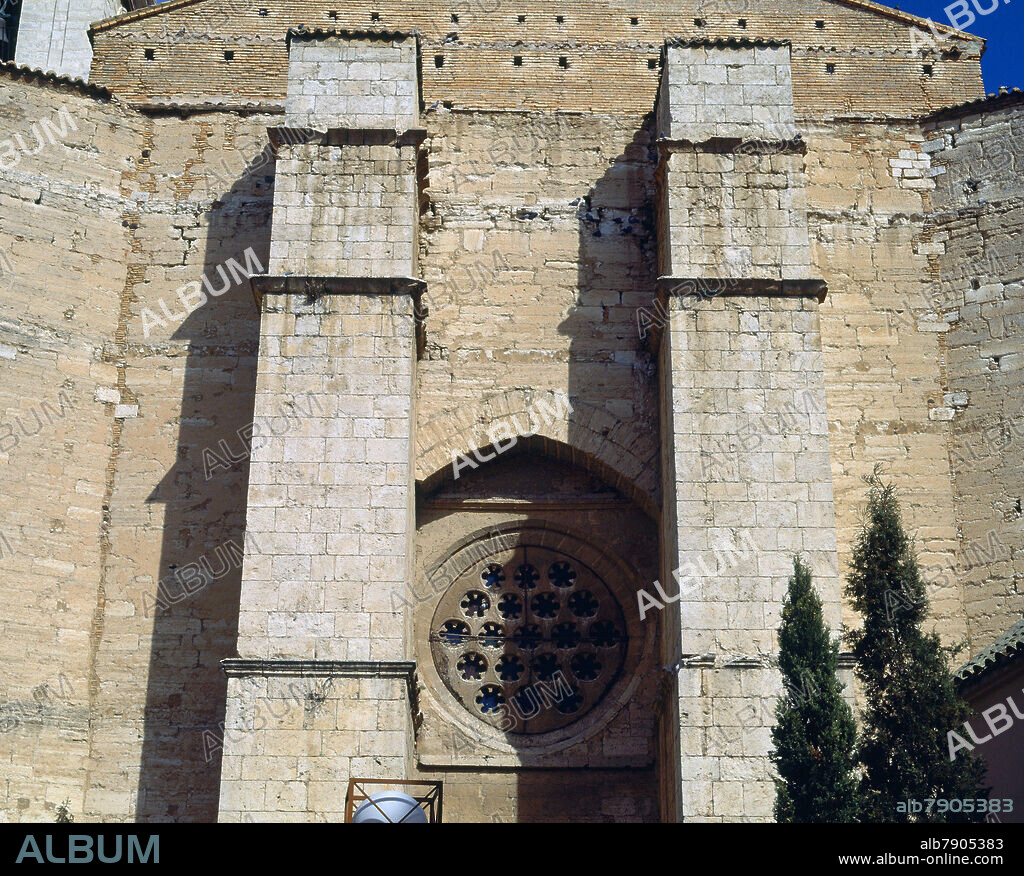 ROSETON DE LA ANTIGUA IGLESIA DE SANTA MARIA DEL PRADO (SIGLO XIII) DONDE POSTERIORMENTE SE CONSTRUYO LA CATEDRAL DE CIUDAD REAL - FOTO.