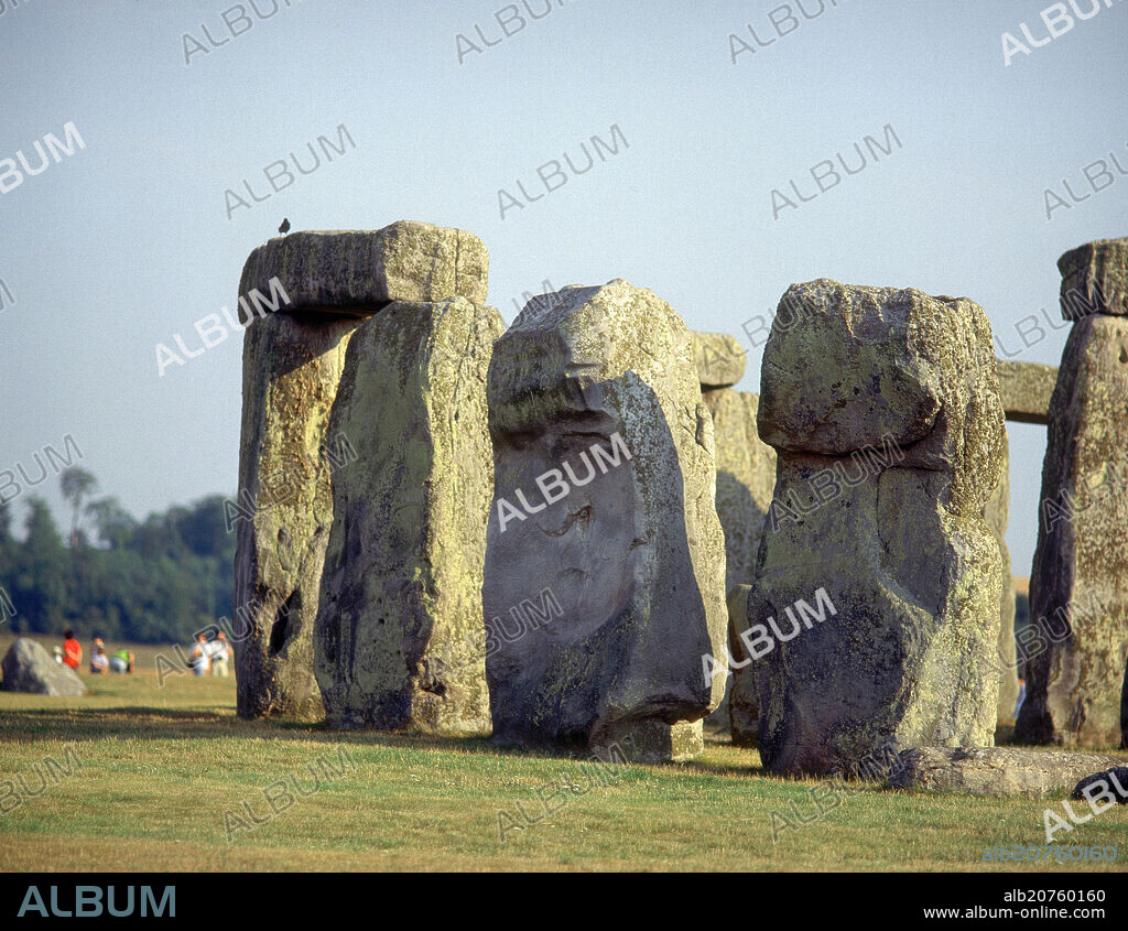 MEGALITOS DEL CROMLECH DE STONEHENGE - SANTUARIO UTILIZADO COMO SEPULCRO Y CALENDARIO DE PIEDRA - 2500/1700 AC.
