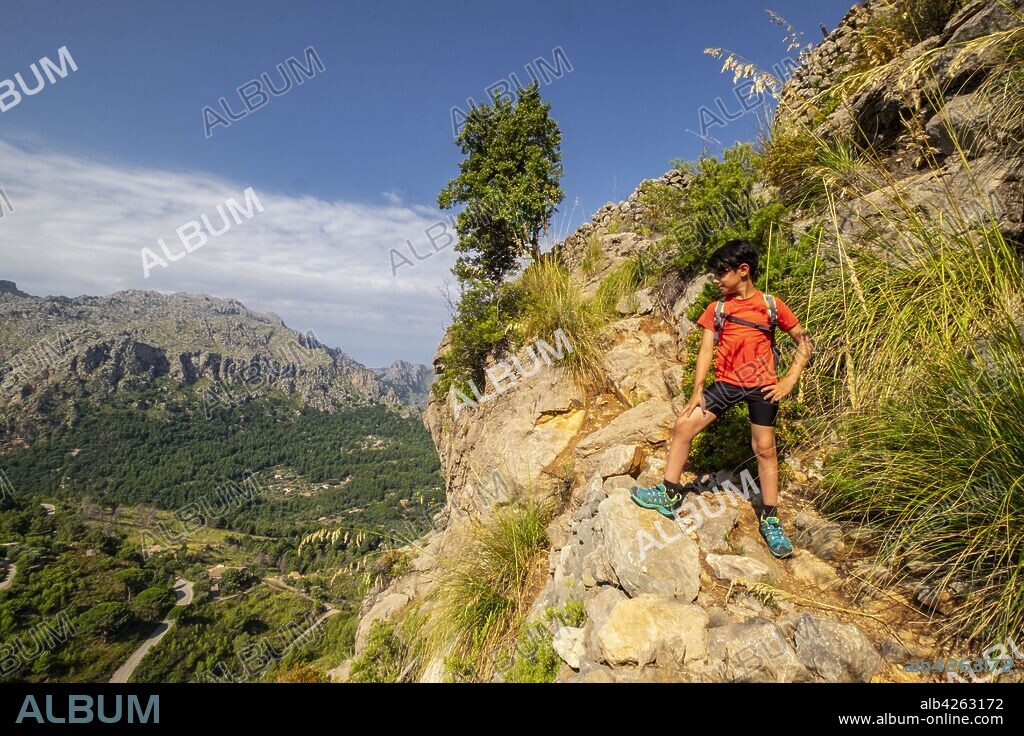 camino de la Torre de sa Mola de Tuent ,1596, Escorca, Paraje natural de la Serra de Tramuntana, Mallorca, balearic islands, Spain.