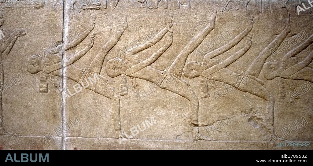 ARTE EGIPCIO. EGIPTO. MASTABA DE KAGEMNI o MENI. Tumba de un alto funcionario de la VI DINASTIA. IMPERIO ANTIGUO. Su interior se encuentra decorado con relieves menfitas. Detalle relieve con escena de danza. NECROPOLIS SAKKARA.