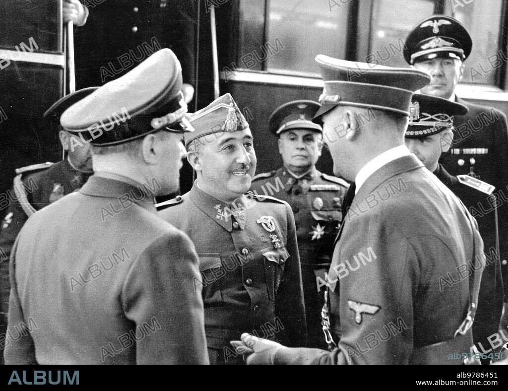23/10/1940.- primer saludo entre franco y Hitler en su entrevista en Hendaya nada más llegar el español A Tierras Francesas.