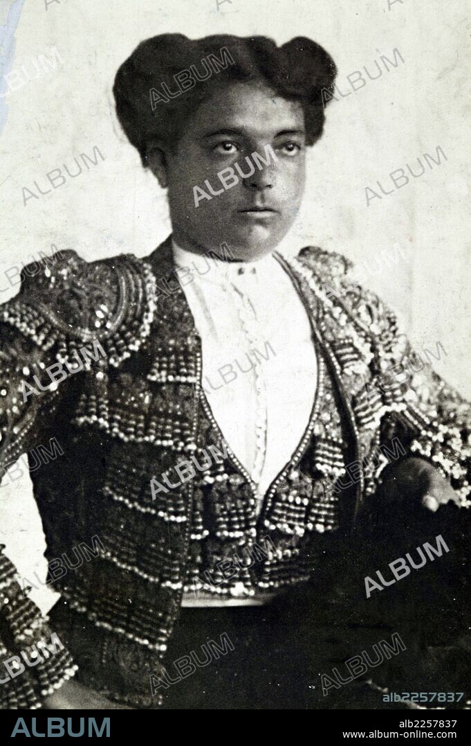 LA REVERTE. MARIA SALOME. MATADOR DE TOROS ESPAÑOL. RESULTO SER AGUSTIN RODRIGUEZ. MUJER TORERA.