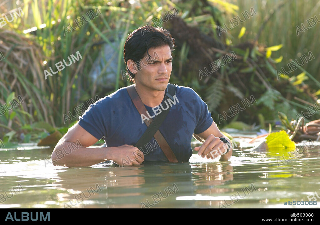 NICHOLAS GONZALEZ in ANACONDAS: THE HUNT FOR THE BLOOD ORCHID, 2004, directed by DWIGHT H. LITTLE. Copyright COLUMBIA PICTURES.