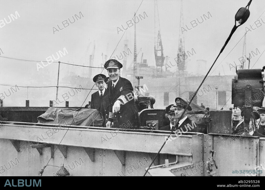 Captain Walker (2nd from left) on his command sloop H.M.S. Starling in Liverpool. 1943.