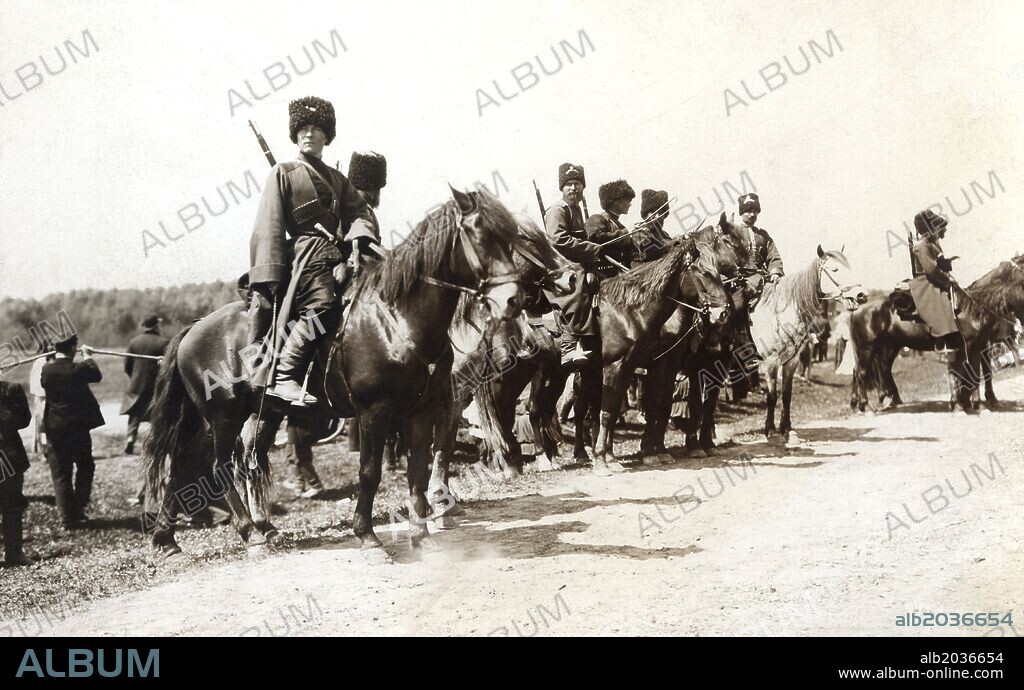 Guerra mundial 1914-1918. Cosacos rusos de reconocimiento en la frontera con Alemania. Año 1914.