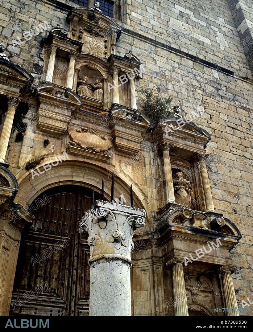 PORTADA BARROCA DE LA EXCOLEGIATA DE SANTA ANA - SIGLO XVII - BARROCO ESPAÑOL.