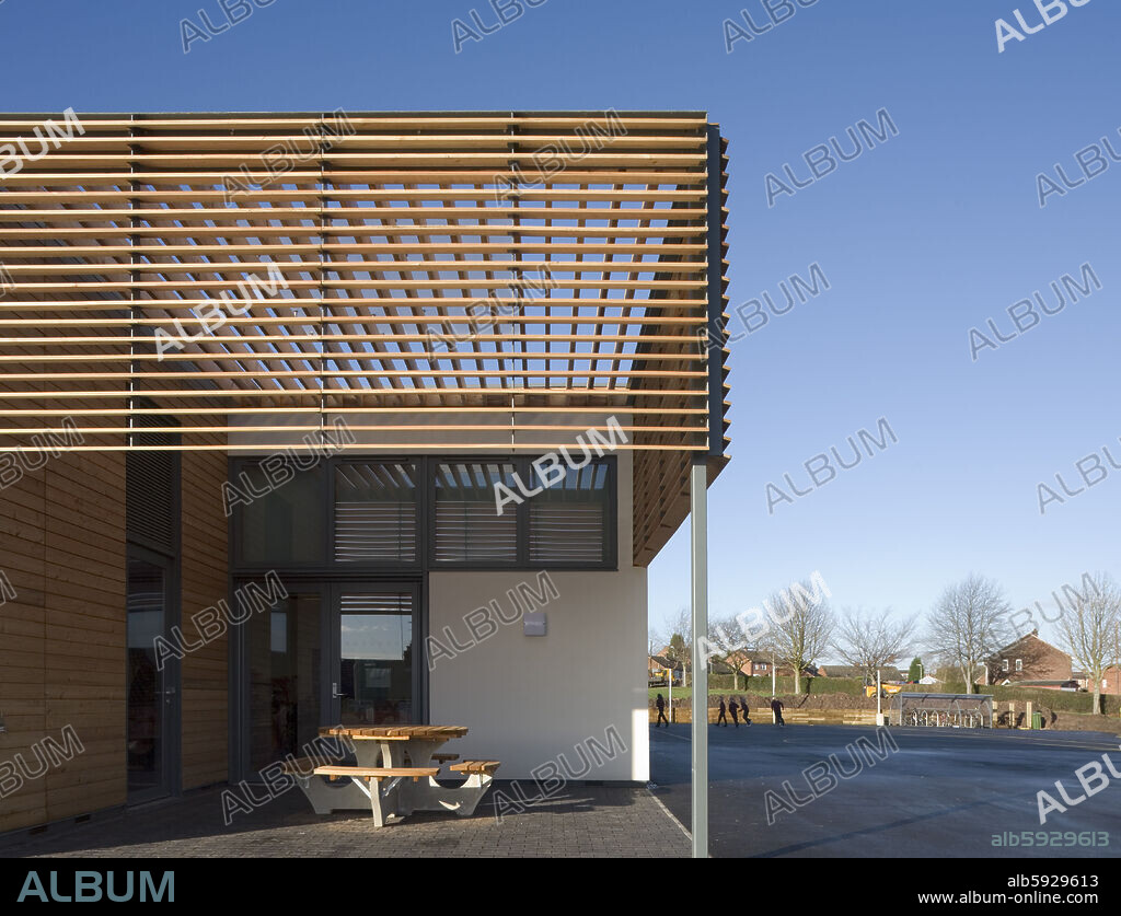 REDBROOK HAYES SCHOOL CORNER WITH BRISE SOLEIL SHADING.