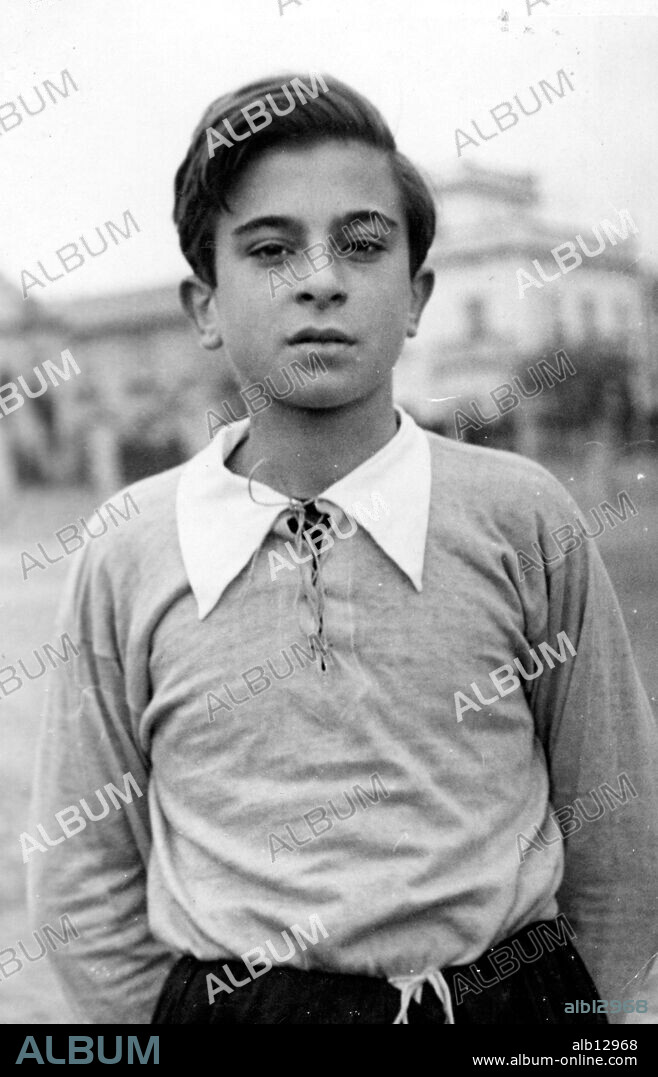 José Agustín Goytisolo con 14 años. Jesuitas Sarria, Barcelona, 1942.