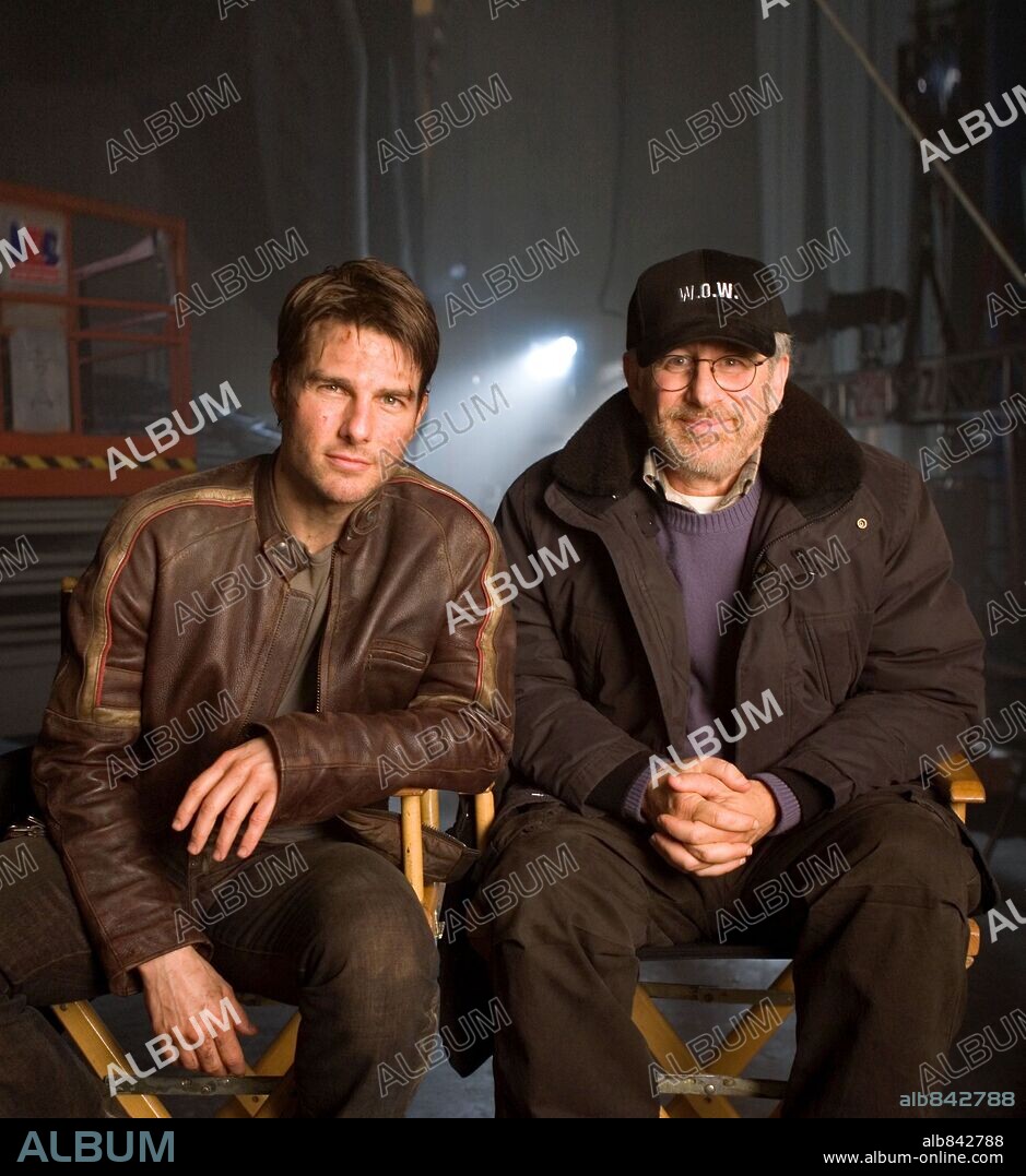 STEVEN SPIELBERG et TOM CRUISE dans WAR OF THE WORLDS, 2005, réalisé par STEVEN SPIELBERG. Copyright PARAMOUNT PICTURES / COOPER, ANDREW.