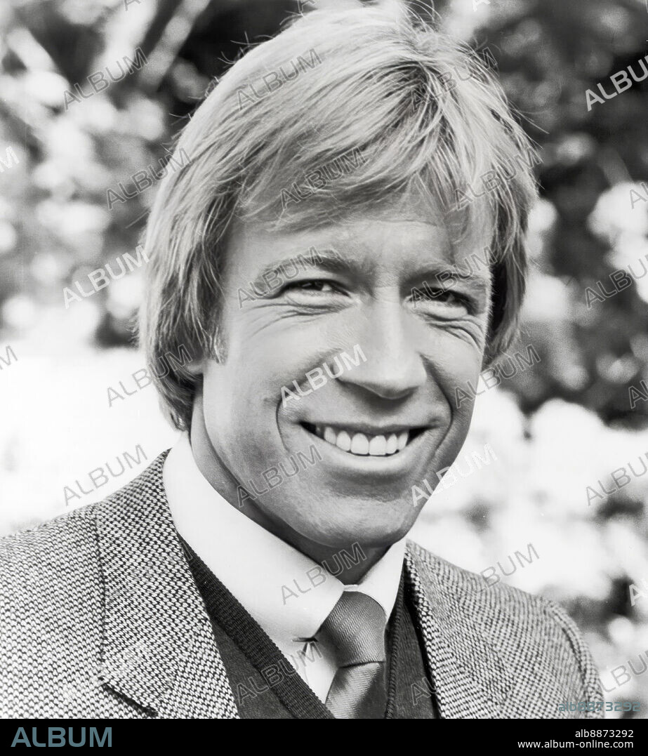 CHUCK NORRIS in AN EYE FOR AN EYE, 1981, directed by STEVE CARVER. Copyright Adams Apple Film Company.