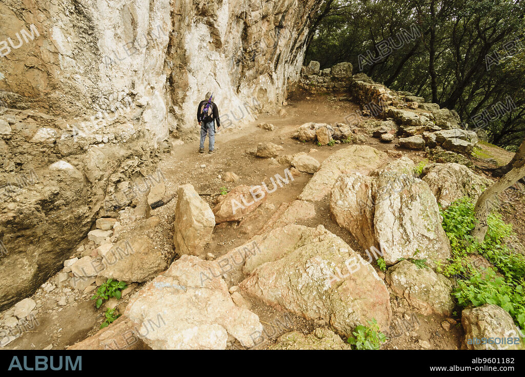 yacimiento del abrigo de rocoso de Son Matge descubierto por William Waldren en el año 1968, S'estret de Valldemossa, municipio de Valldemossa , época pretalayótica (5000-2700 a. C.) Comarca de Tramontana, Mallorca, Spain.