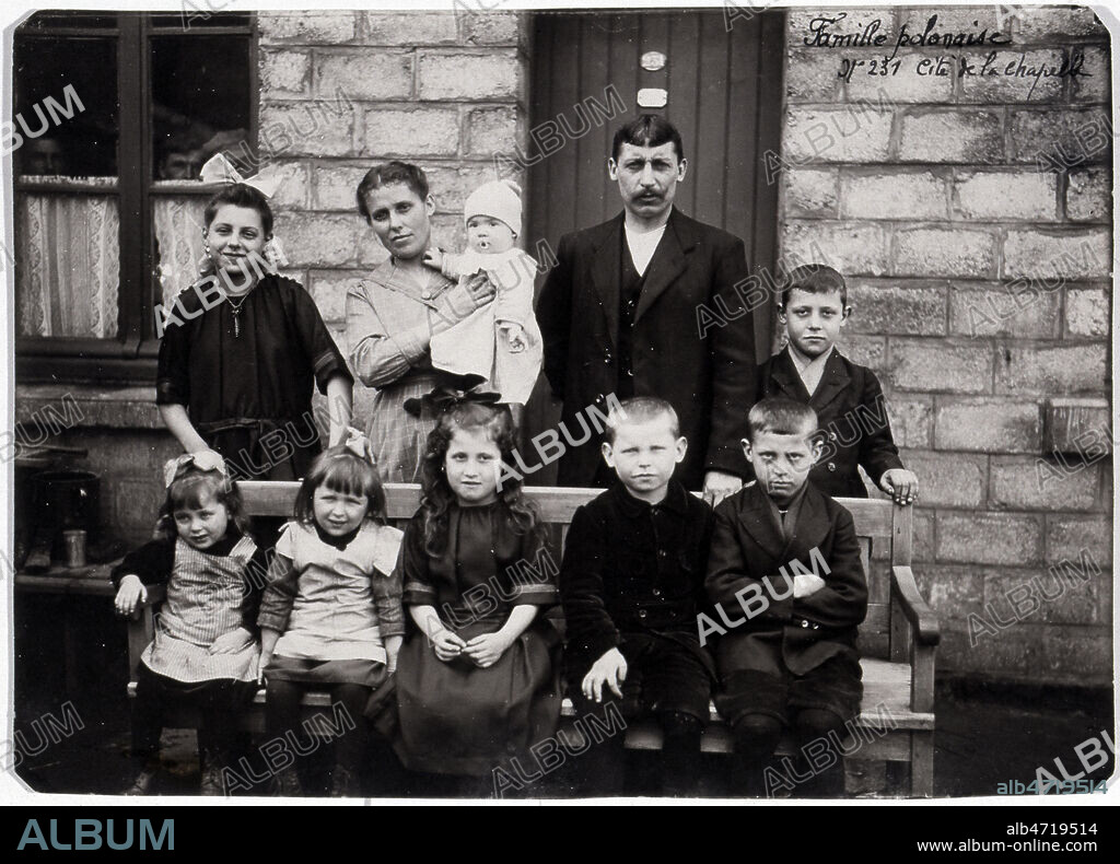 Mineurs polonais en France. Famille polonaise n°231 de la cite de la Chapelle. annes 1920. Document du Centre Historique Minier de Lewarde. Polonais venus travailler dans les mines francaises. Credit: Cheuva / KHARBINE-TAPABOR.