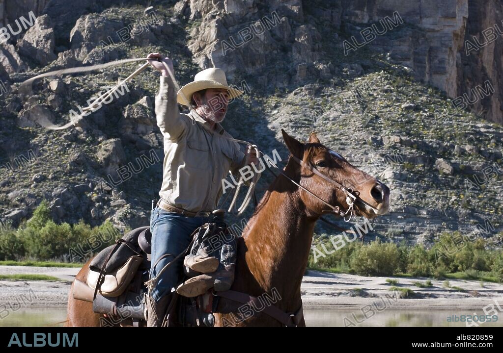 TOMMY LEE JONES en LOS TRES ENTIERROS DE MELQUIADES ESTRADA, 2005 (THE THREE BURIALS OF MELQUIADES ESTRADA), dirigida por TOMMY LEE JONES. Copyright SONY PICTURES CLASSICS.